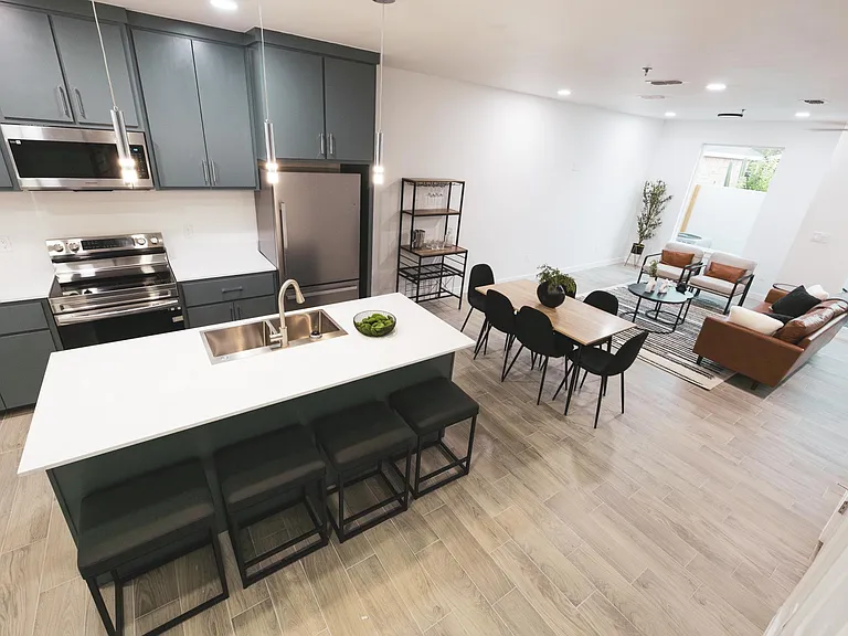 1400 W Wisconsin Rd #2 — Photo 11