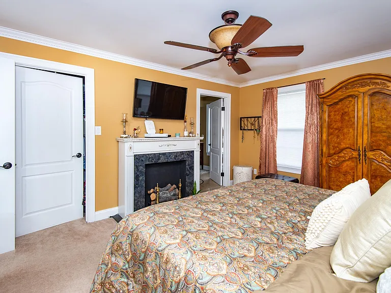 203 Salem Ct #10 — Photo 8