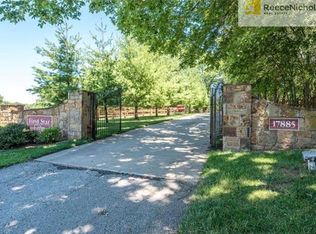 17885 Mission Rd, Stilwell, KS 66085