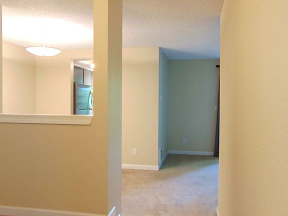 3rd image of 4629 W Lake Sammamish Pkwy SE APT H204