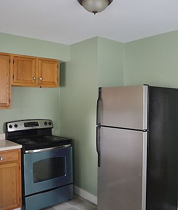 3rd image of 373 Essex St