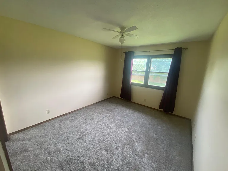 1059 NW Greenwood St — Photo 6