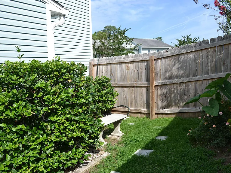 697 Timberwood Cir E — Photo 5
