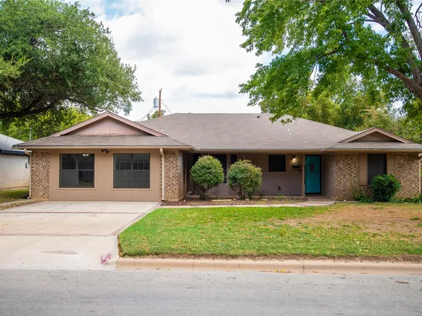 2304 10th St, Brownwood, TX 76801