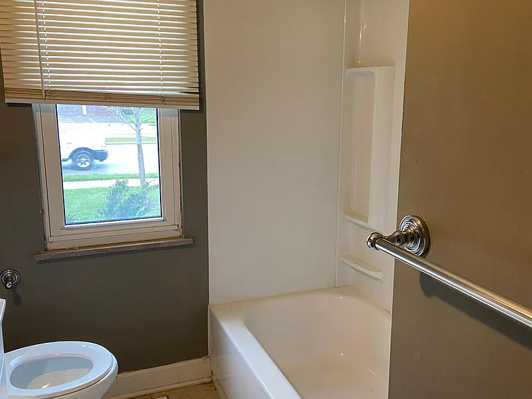 2039 Warrensville Center Rd #2 — Photo 4