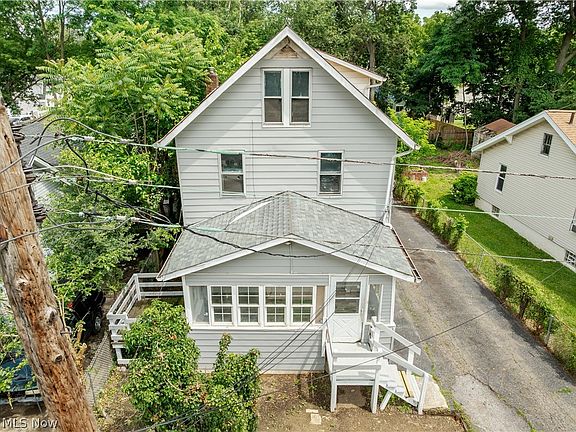 3rd image of 757 Baird St