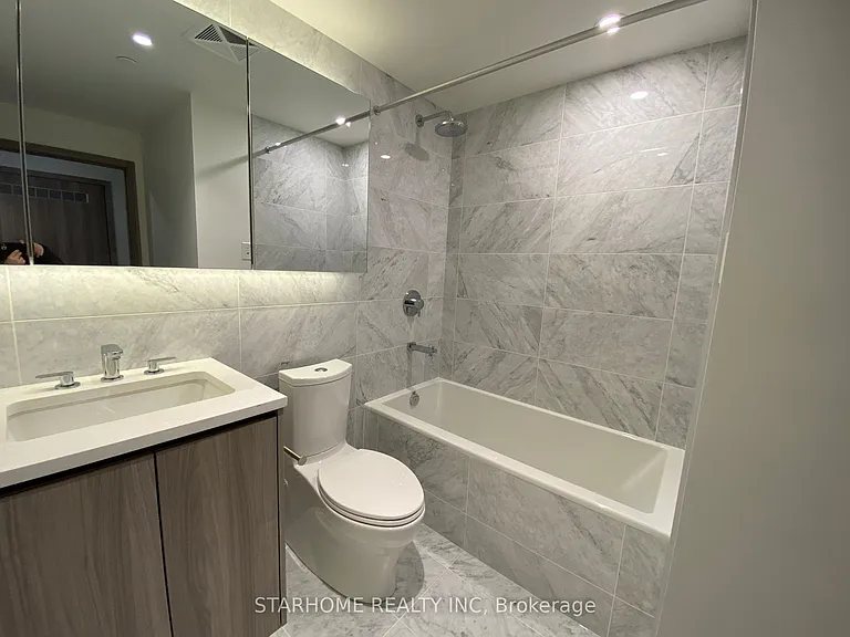 95 McMahon Dr #Townhouse 510 — Photo 7