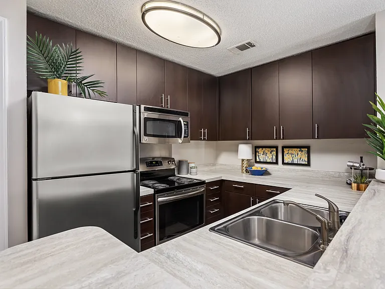 University Ridge Apartments — Photo 12