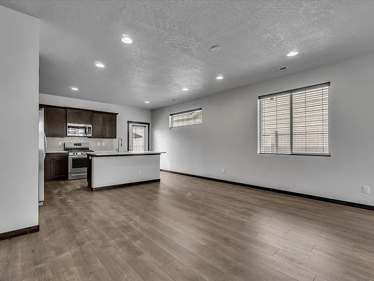 2905 N Corvus St — Photo 7