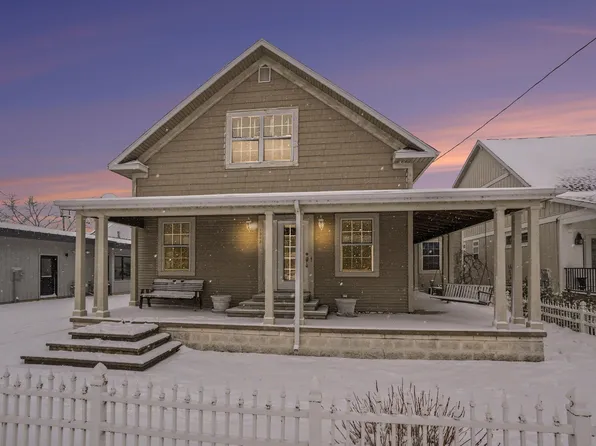 1382 Lakeshore Dr, Muskegon, MI 49441