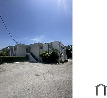 2610 SW 16th Ter #9 — Photo 2