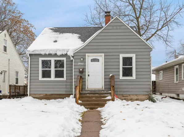 2462 32nd St, Moline, IL 61265