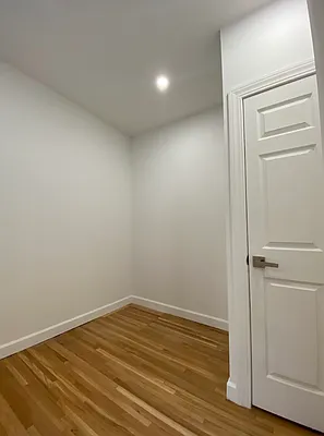 Rented by Current Real Estate Advisors | media 6