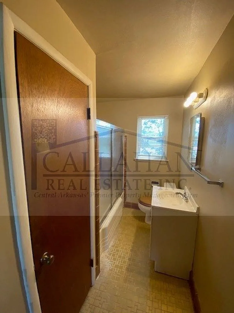 107 West 42nd Pl — Photo 2