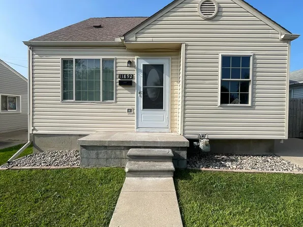11892 Grant St, Riverview, MI 48193