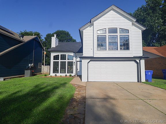 2nd image of 2708 S Oak Pl