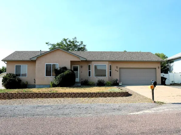 226 E Falcon Dr, Pueblo West, CO 81007
