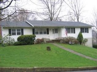 9 Eagle Valley Ln, East Stroudsburg, PA 18301