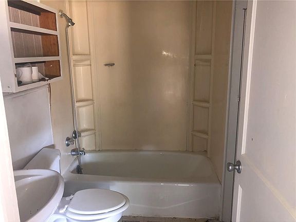 5th image of 612 Corrigan Ave