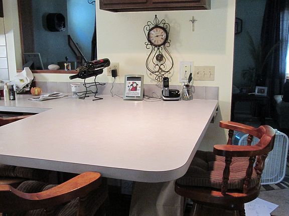 Kitchen/Dining Counter