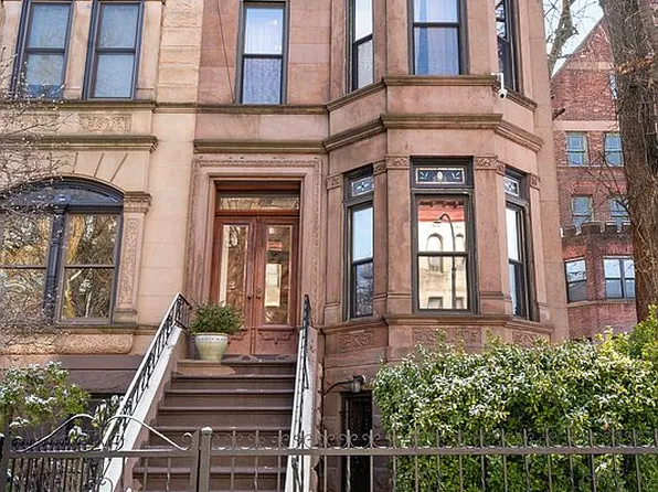 954 Park Pl, Brooklyn, NY 11213