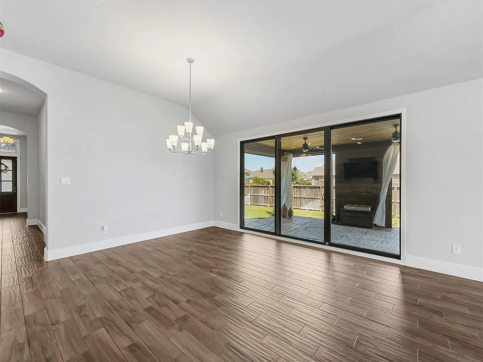 4 bed, 2.5 bath, 2978 sqft, $3,000 — Photo 3