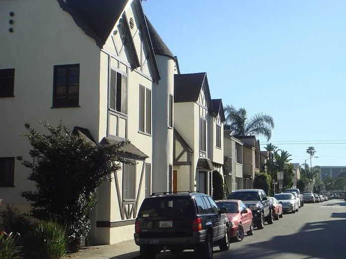 120 Roswell Ave #9 — Photo 79