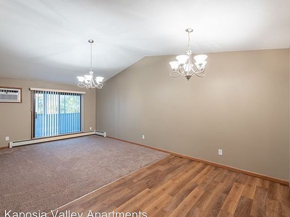 3rd image of 1905 Parkwood Dr #204