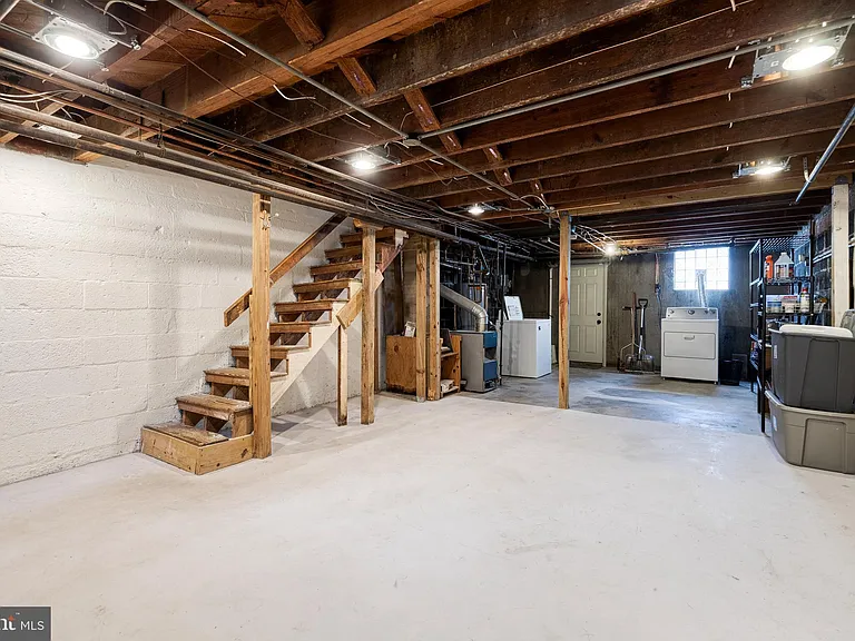 1011 W 42nd St — Photo 13