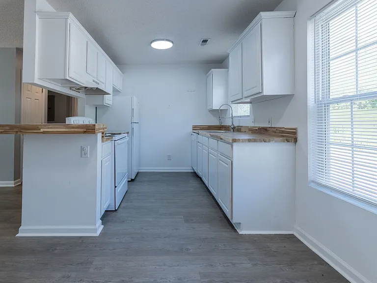 120 Harbison Dr — Photo 8