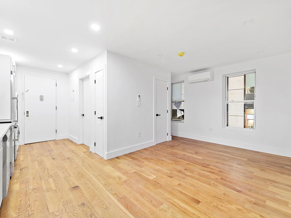 1st image of 94 Greenwich St #1