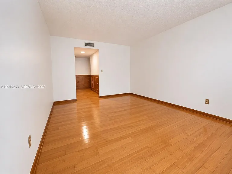 309 Lakeview Dr #204 — Photo 12