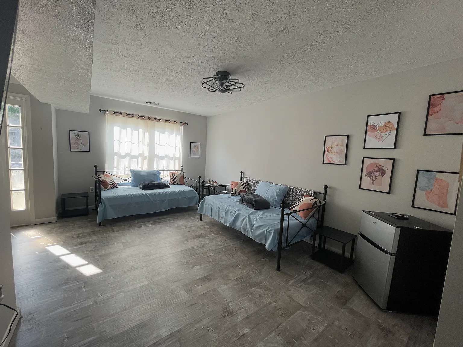 3 bed, 2.5 bath, 1428 sqft, $2,950 — Photo 2