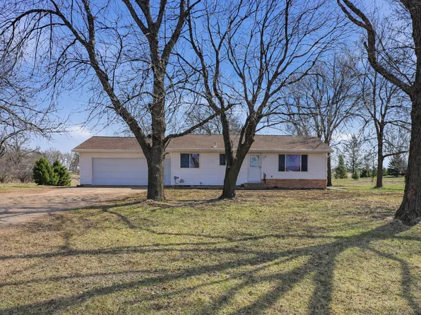 28761 Sleepy Hollow Rd, Winthrop, MN 55396