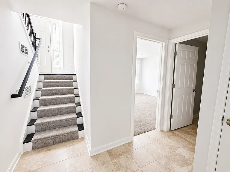95 Valencia Pkwy — Photo 17