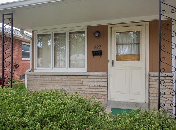 2nd image of 695-697 E Schreyer Pl