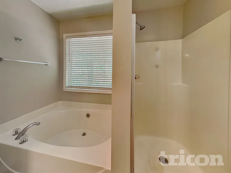 205 Highgrove Dr — Photo 7