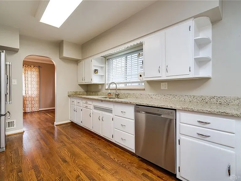314 Beverly Pl — Photo 16