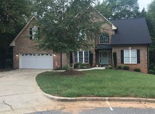 3817 11th St Pl Ne, Hickory, NC 28601