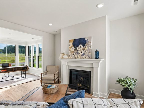 3rd image of 4048 Lakeside Ct