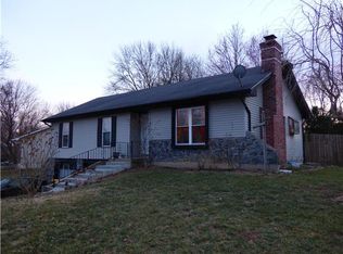 112 N Ethel Ln, Lansing, KS 66043