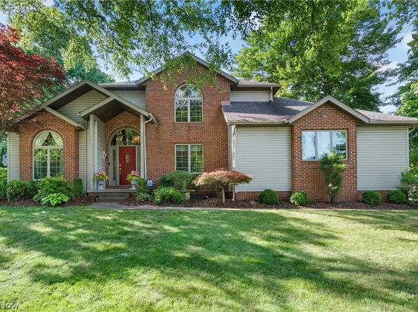 1938 Fairway Dr, Uniontown, OH 44685