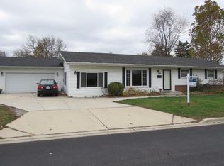 454 Thunderbird Trl, Carol Stream, IL 60188
