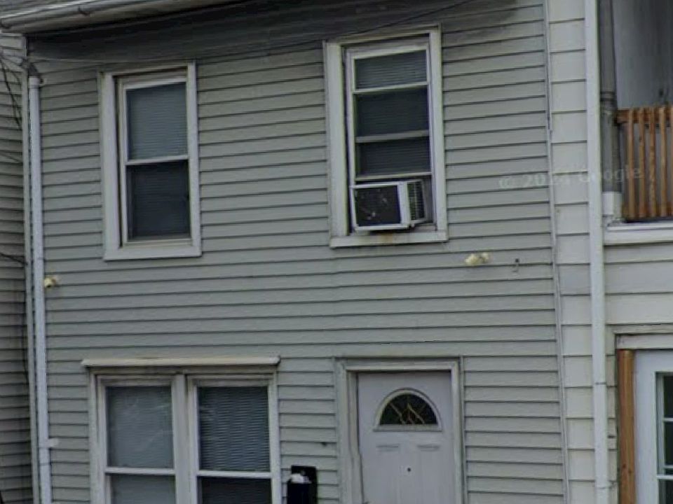 2nd image of 221 W Tilghman St #221
