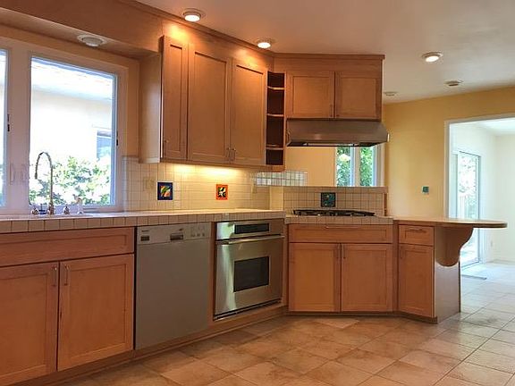 2nd image of 800 Matadero Ave