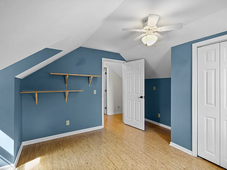Upper level - Bedroom/Office2