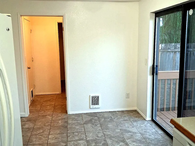 10425 Holly Dr #A — Photo 3