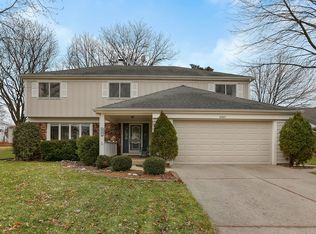 6367 Hampshire Ct, Lisle, IL 60532