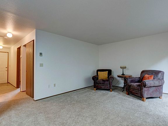 5th image of 325 NE Kettle St APT 107