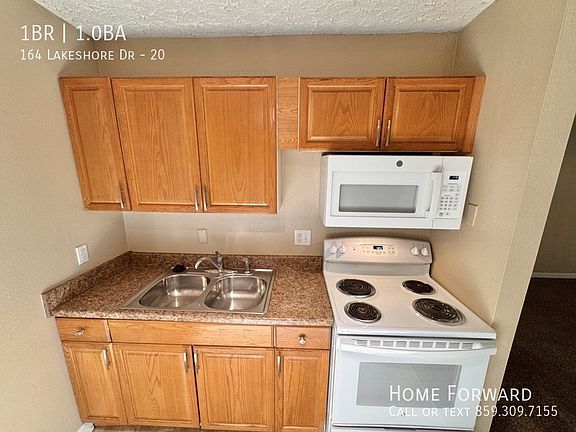 5th image of 164 Lakeshore Dr APT 20